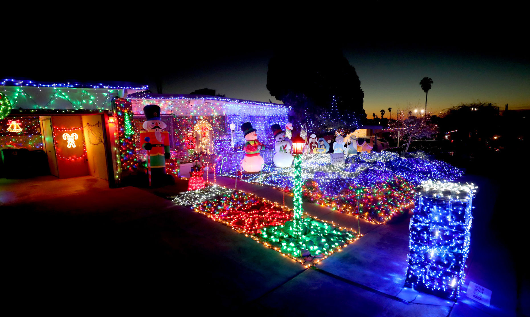 Luces de Navidad en casas de ÃÛèÖÖ±²¥, 2020 (LE)